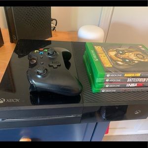 Xbox one 500GB console. Includes 1 controller and multiple games.